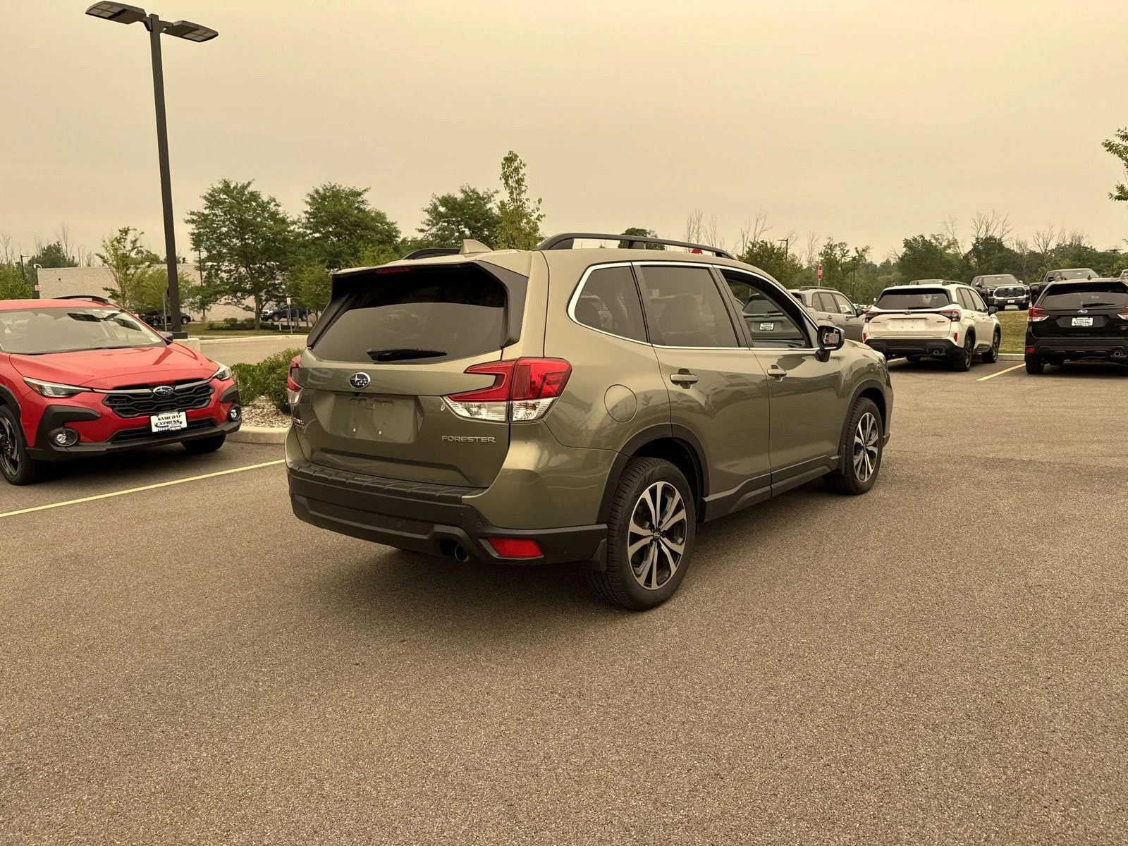 Used 2020 Jasper Green Metallic Subaru Limited image 4