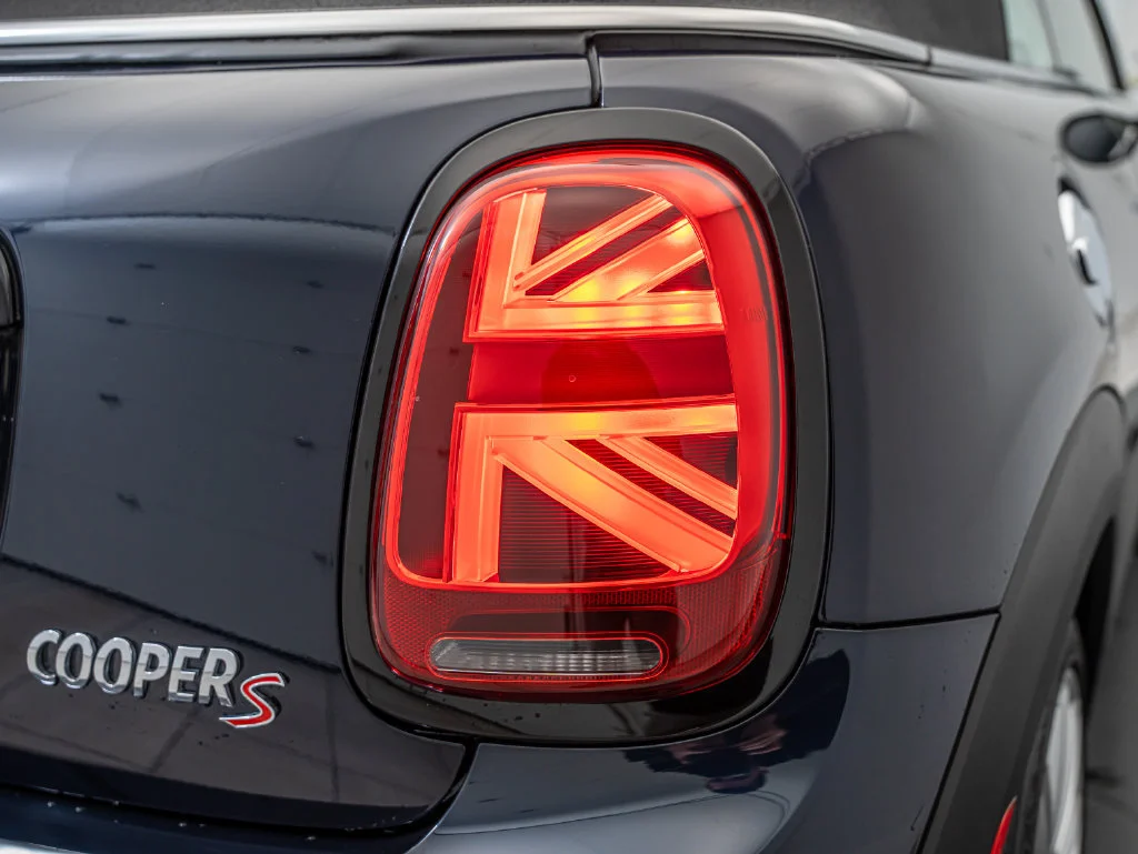 Used 2021 Mini Yours Enigmatic Black Metallic MINI Iconic image 9