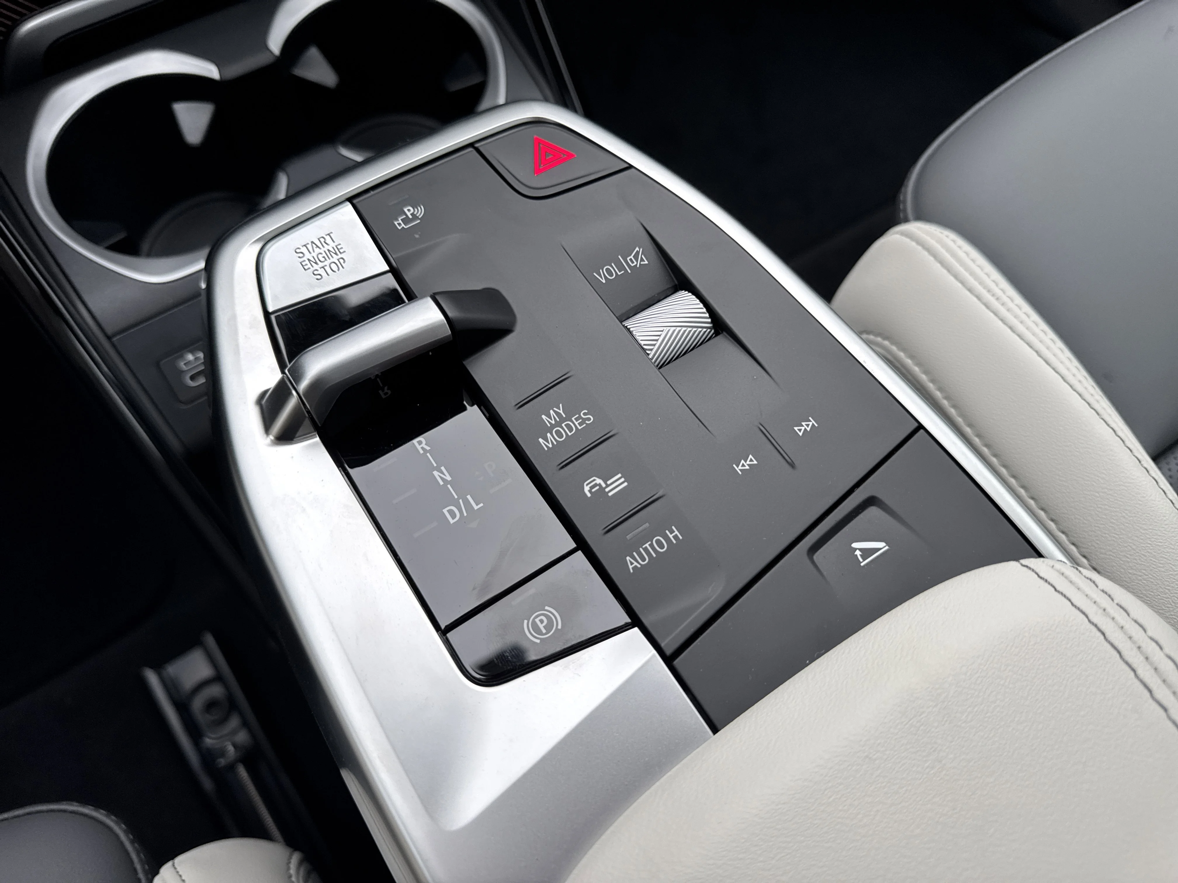 New 2026 SPACE SILVER BMW xDrive28i image 17