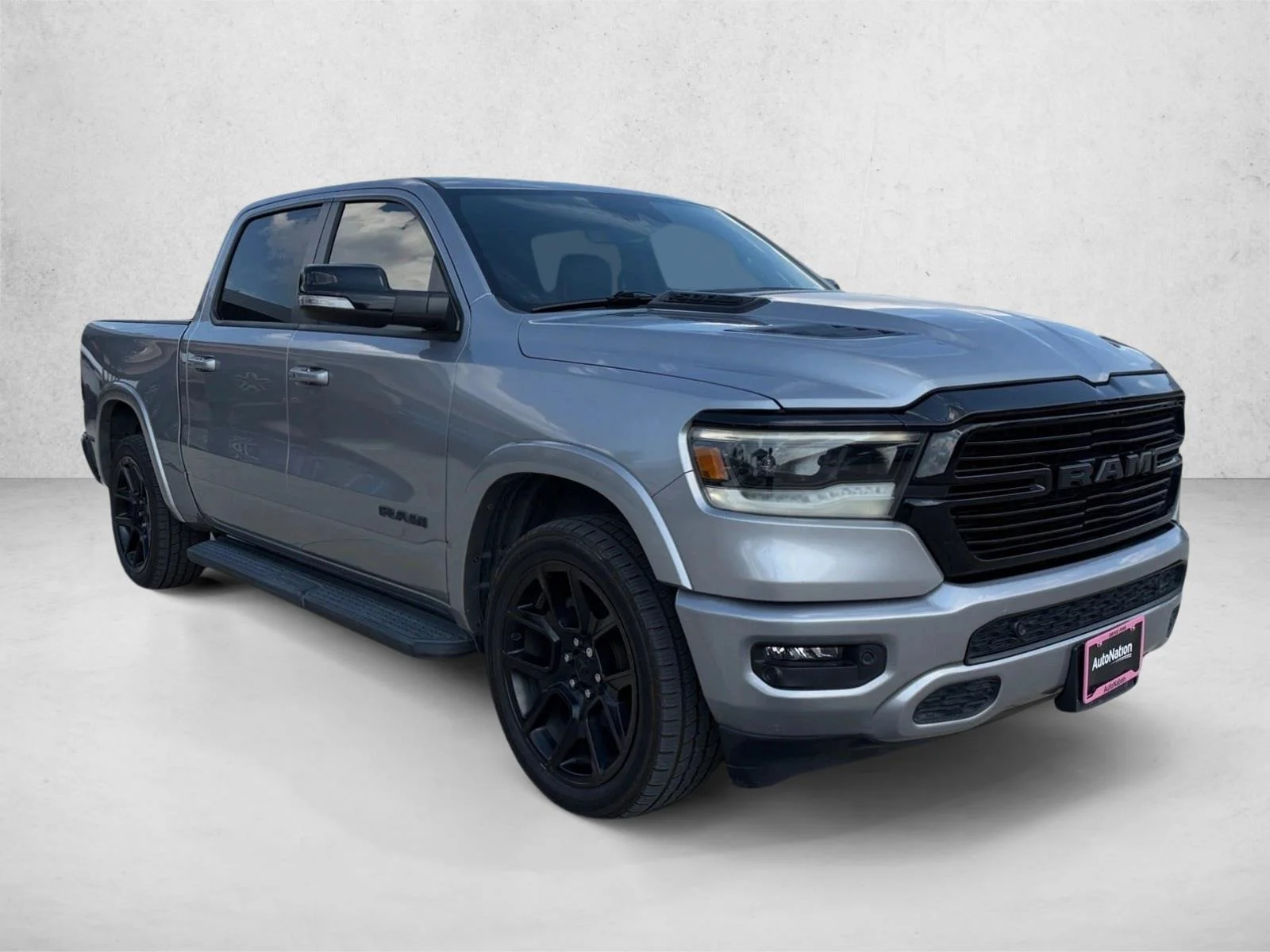 Used 2022 Billet Silver Metallic Clearcoat RAM Laramie image 3
