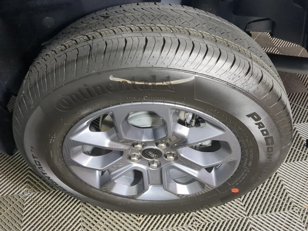 New 2026 Carbonized Gray Metallic Ford XLT image 15