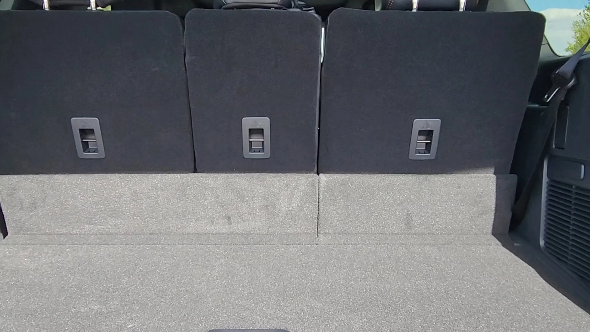 New 2026 Glacier Gray Metallic Tri-Coat Ford Tremor image 39