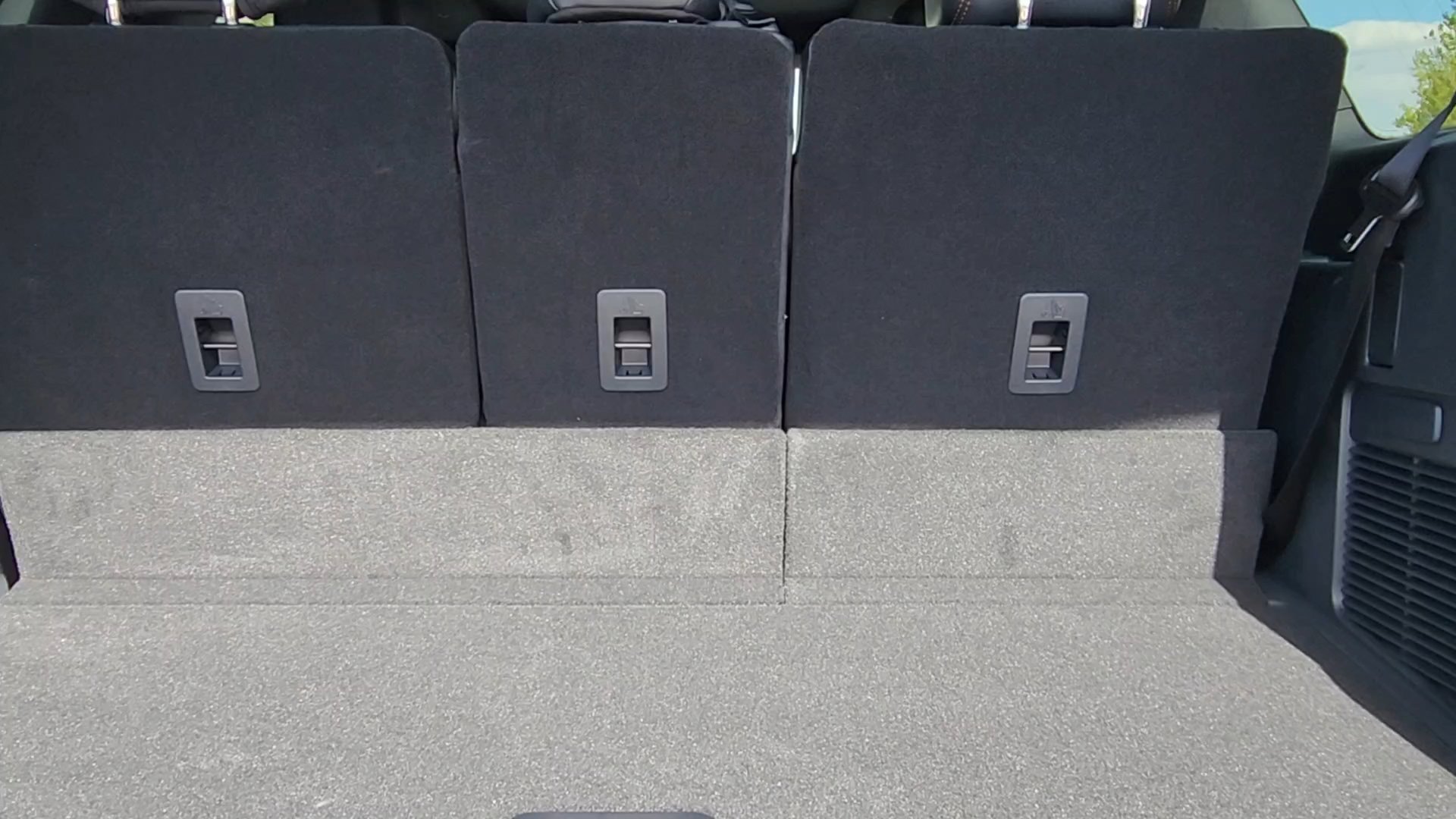 New 2026 Glacier Gray Metallic Tri-Coat Ford Tremor image 39