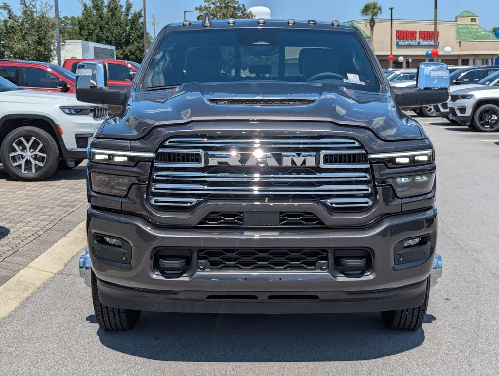 2025 RAM 3500 Laramie - Photo 10