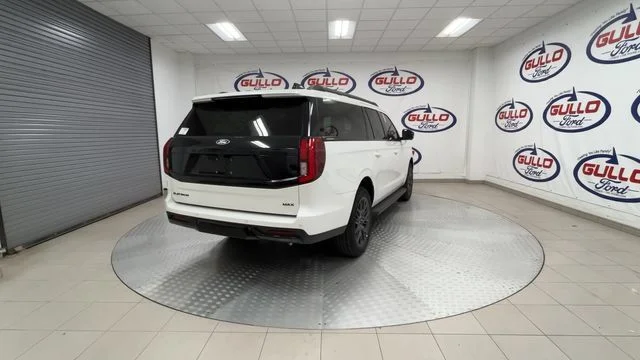 New 2027 Star White Metallic Tri-Coat Ford Platinum image 13