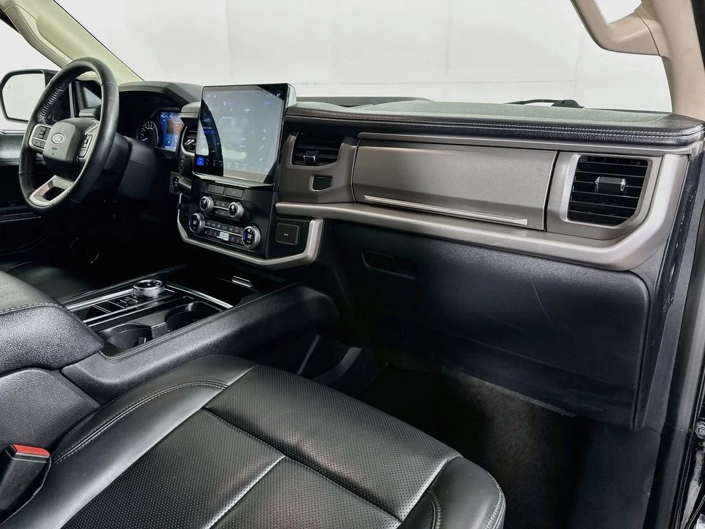 Used 2022 Black Ford XLT image 37