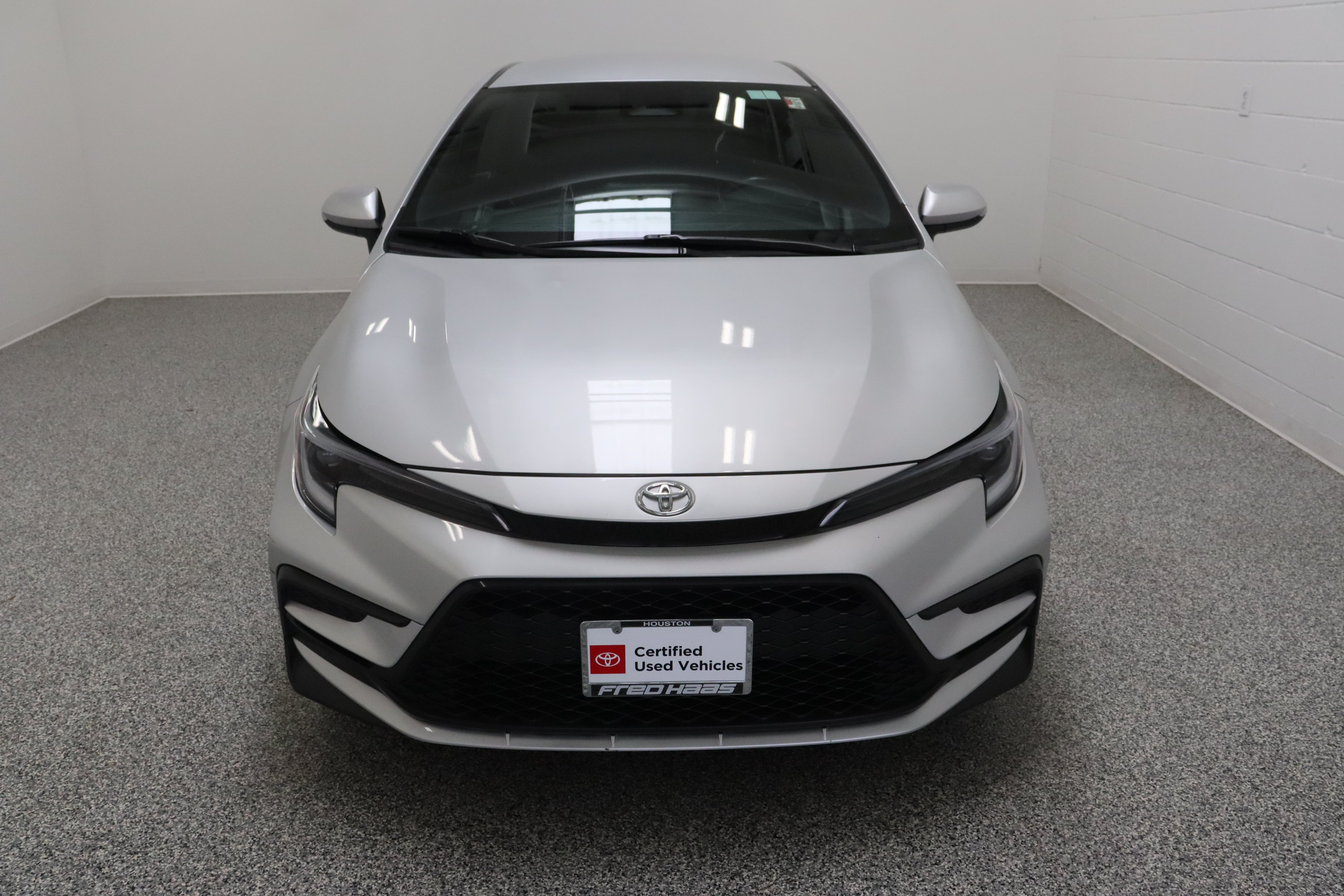 Certified Used 2025 Classic Silver Metallic Toyota SE 2.0L image 3