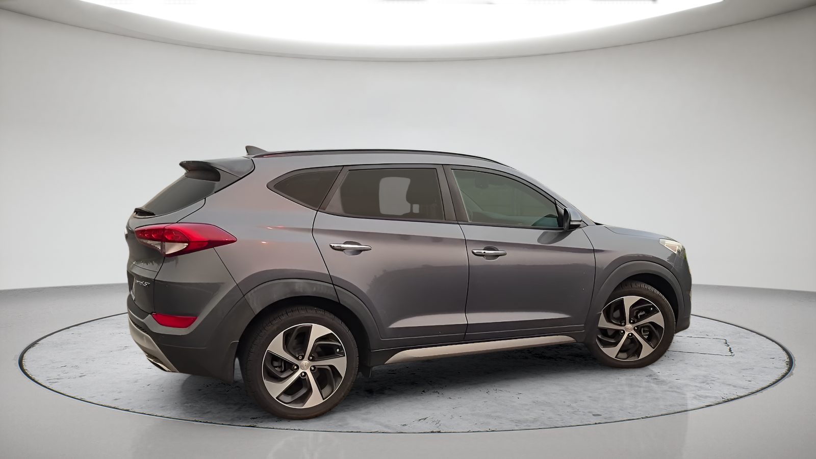 Used 2017 Coliseum Grey Hyundai Limited image 6