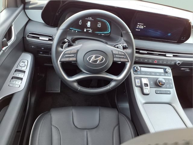 Used 2025  Hyundai SEL image 4