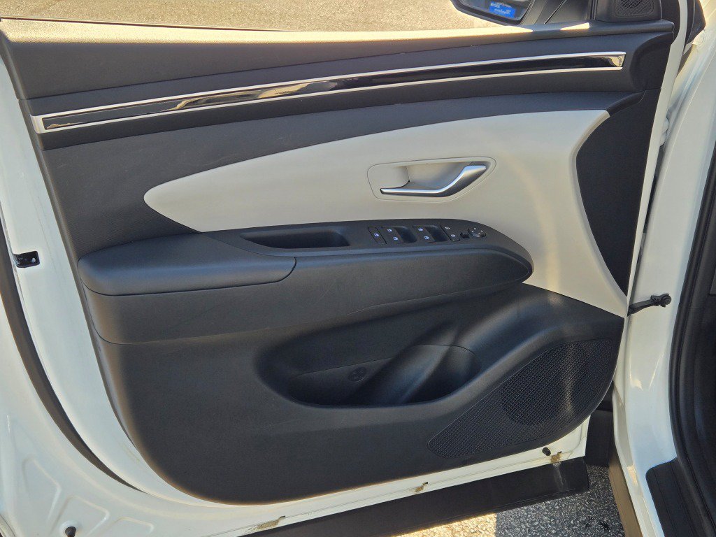 Used 2024 White Pearl Hyundai SE image 16