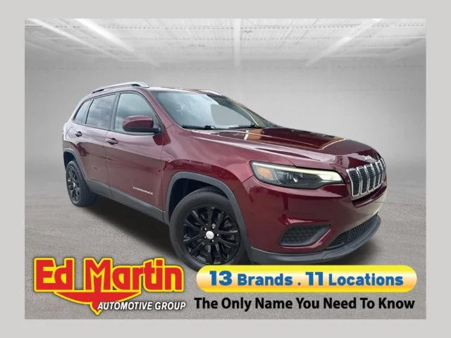Used 2020 Red Jeep Latitude image 1