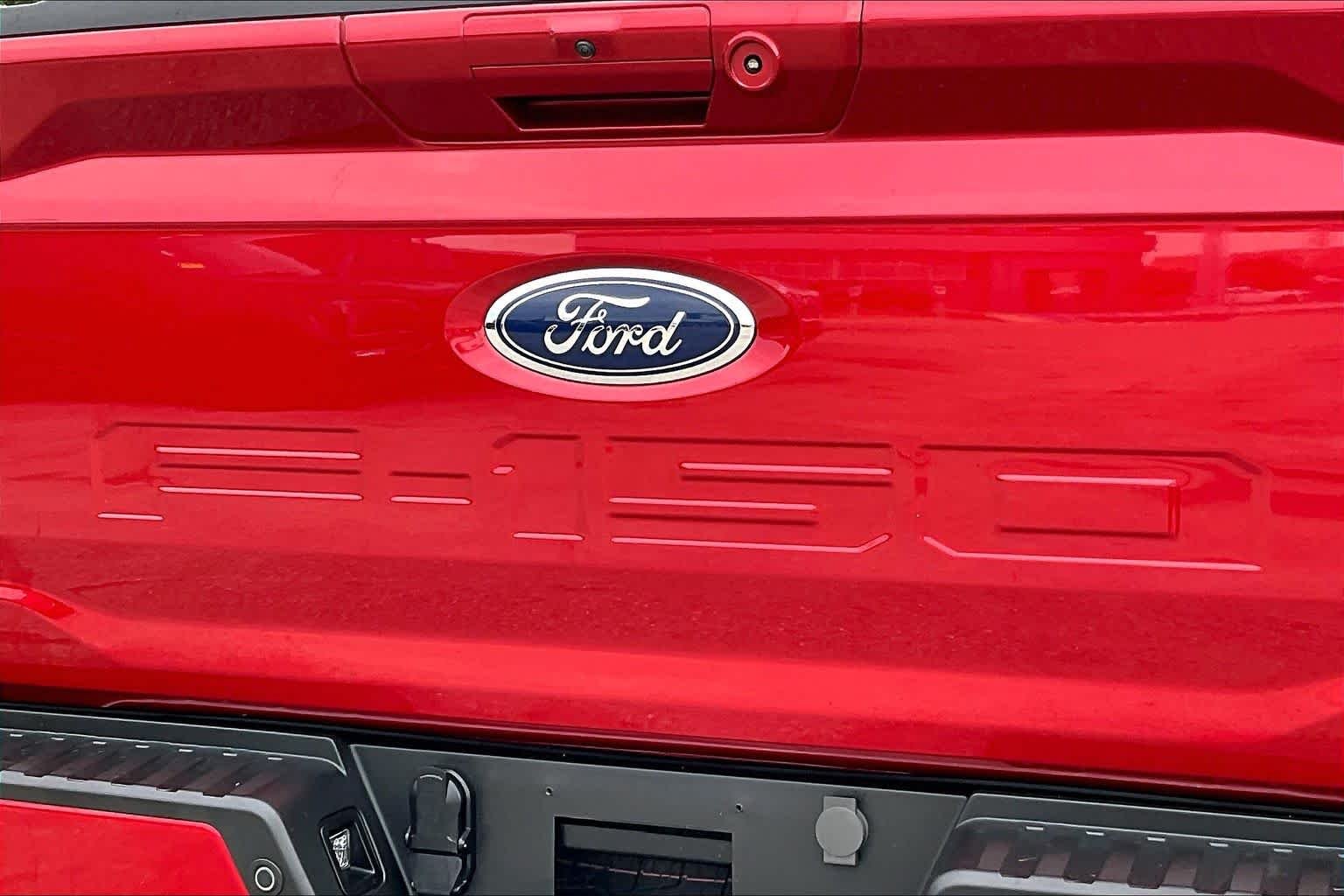 Used 2023 Rapid Red Metallic Tinted Clearcoat Ford LARIAT image 10