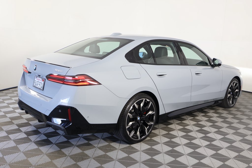 Used 2026 Brooklyn Grey Metallic BMW 530i image 4