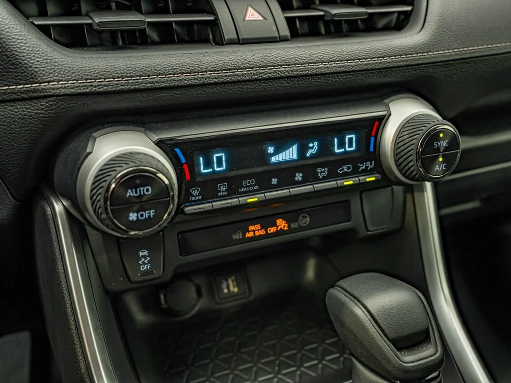 Used 2025 Ice Toyota LE image 26
