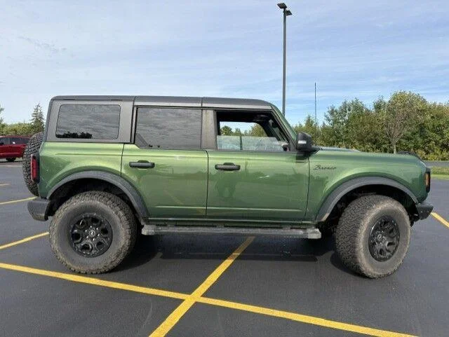 Used 2022 Eruption Green Ford Wildtrak Advanced image 17