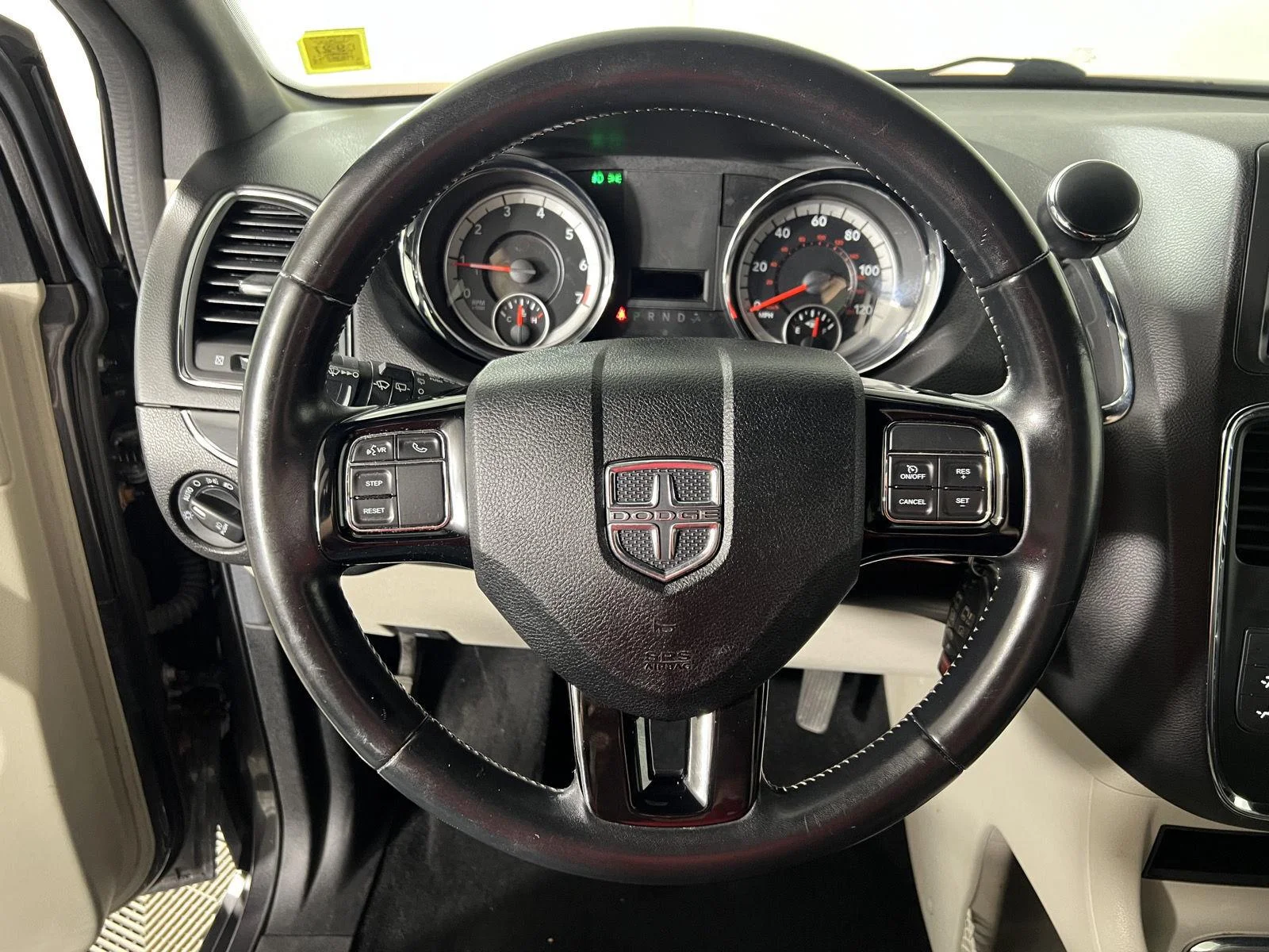 Used 2019 Granite Pearlcoat Dodge SXT image 19