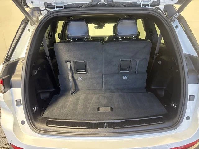 Used 2025 White Jeep Limited image 8