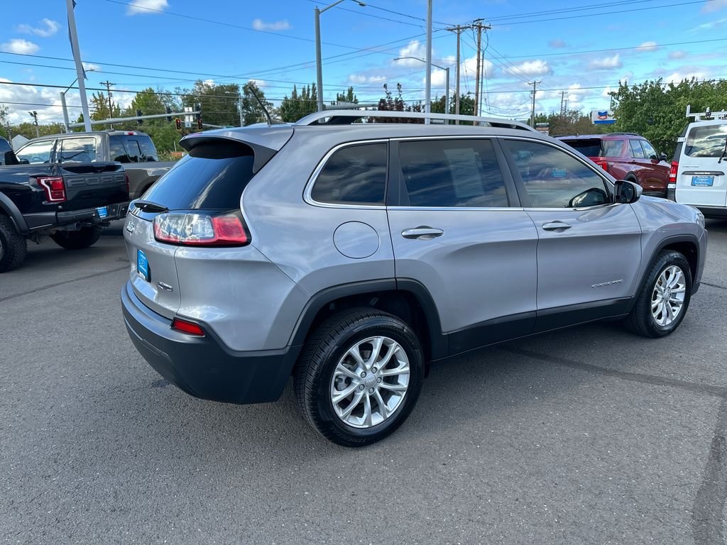 Used 2019 Silver Jeep Latitude image 7