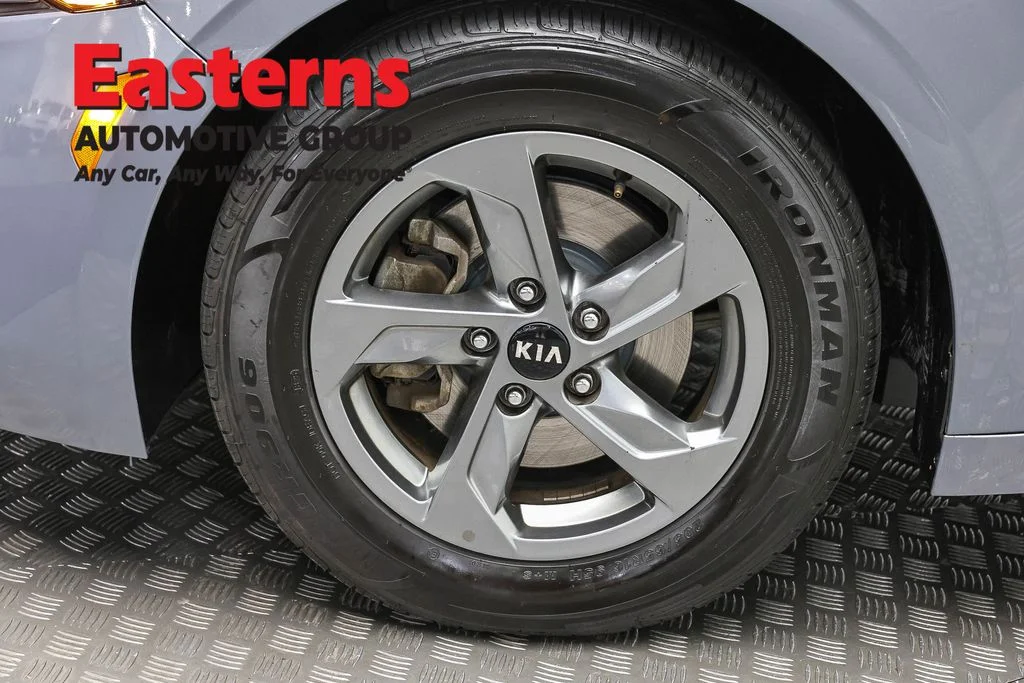 Used 2021 Silver Kia LXS image 31