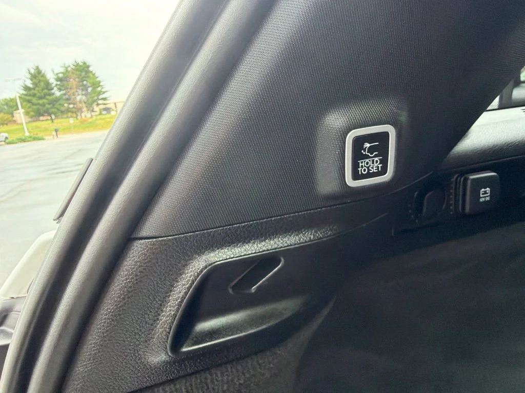 Used 2022 Bright White Clearcoat Jeep Summit Reserve image 14