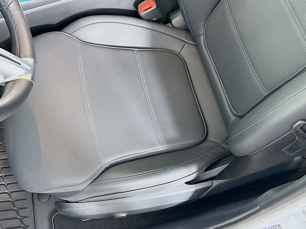 2025 Mercedes-Benz C-Class Sedan C 300 - Photo 20