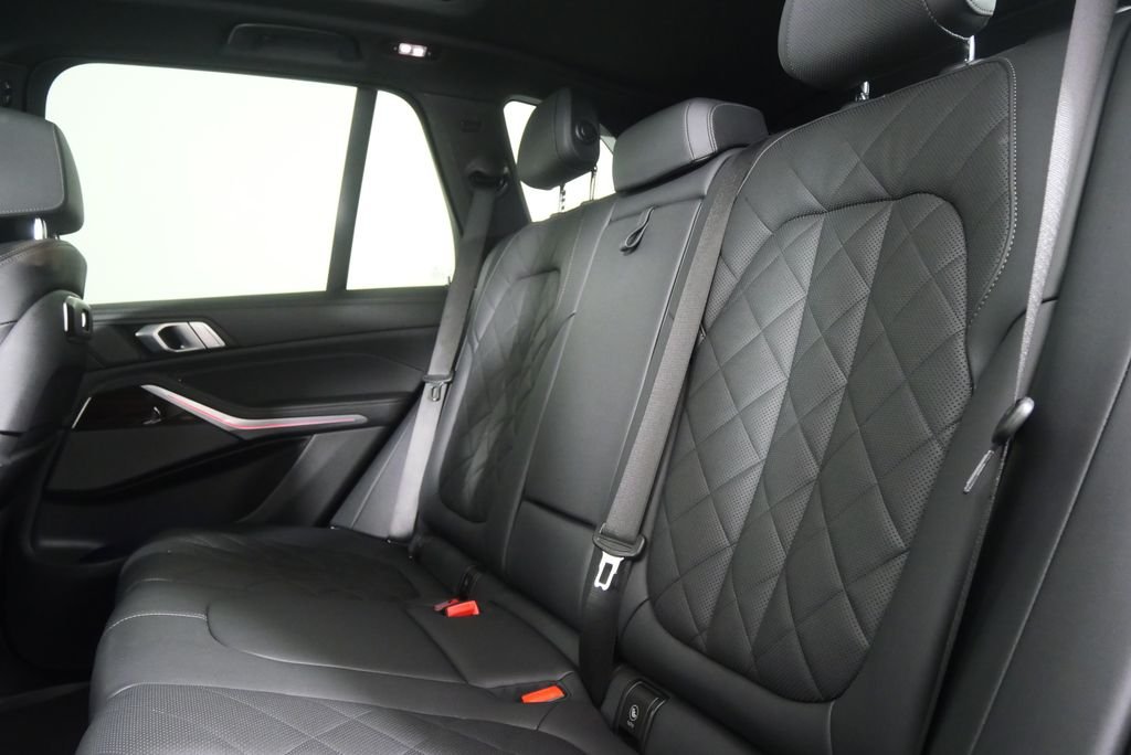 Used 2024 Black Sapphire Metallic BMW xDrive40i image 17