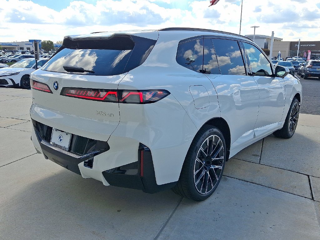 New 2027 Alpine White BMW  image 4