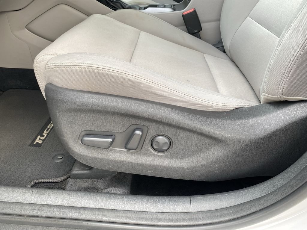Used 2018 Dazzling White Hyundai SEL image 12