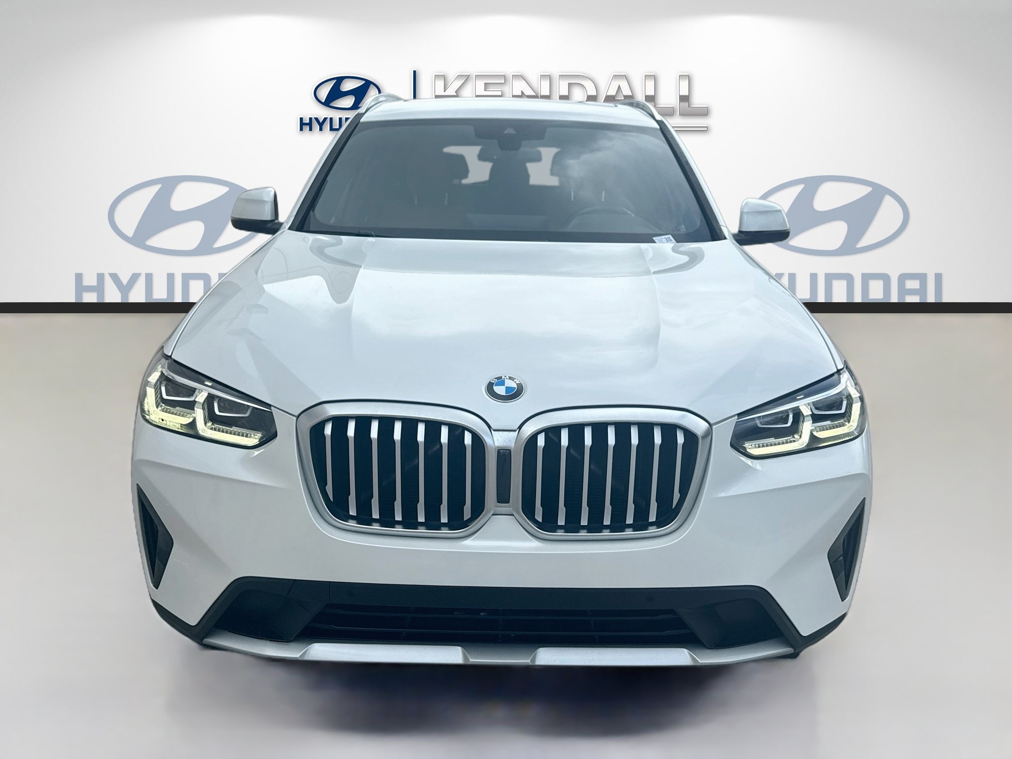 Used 2022 Mineral White Metallic BMW sDrive30i image 2