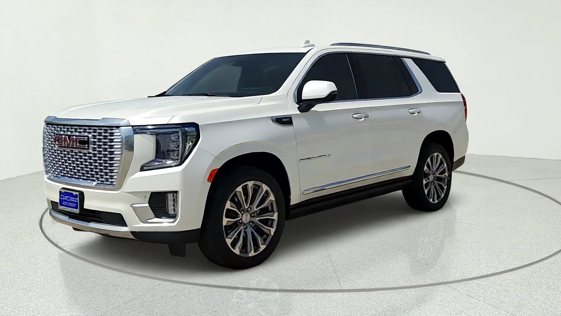 Used 2022 White Frost Tricoat GMC Denali image 3