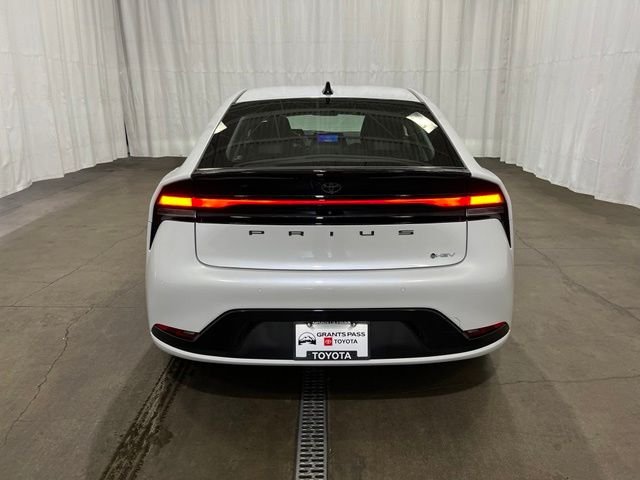 New 2026 Wind Chill Pearl <sup>1</sup> Toyota  XLE image 4