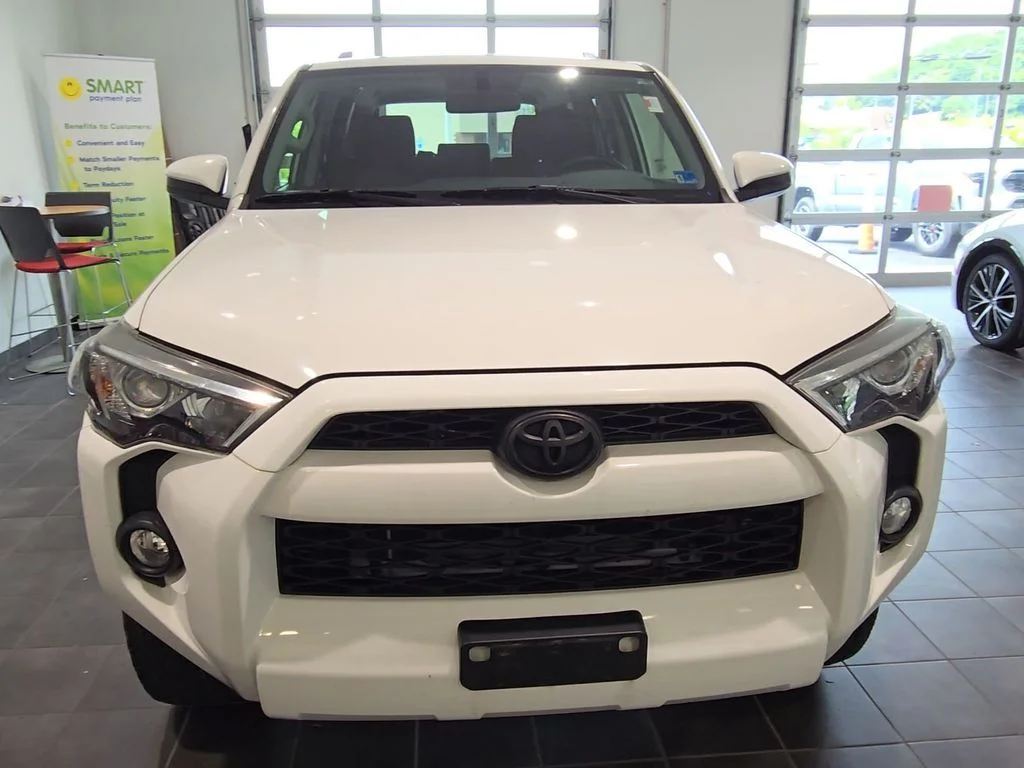 Used 2018 White Toyota SR5 image 6