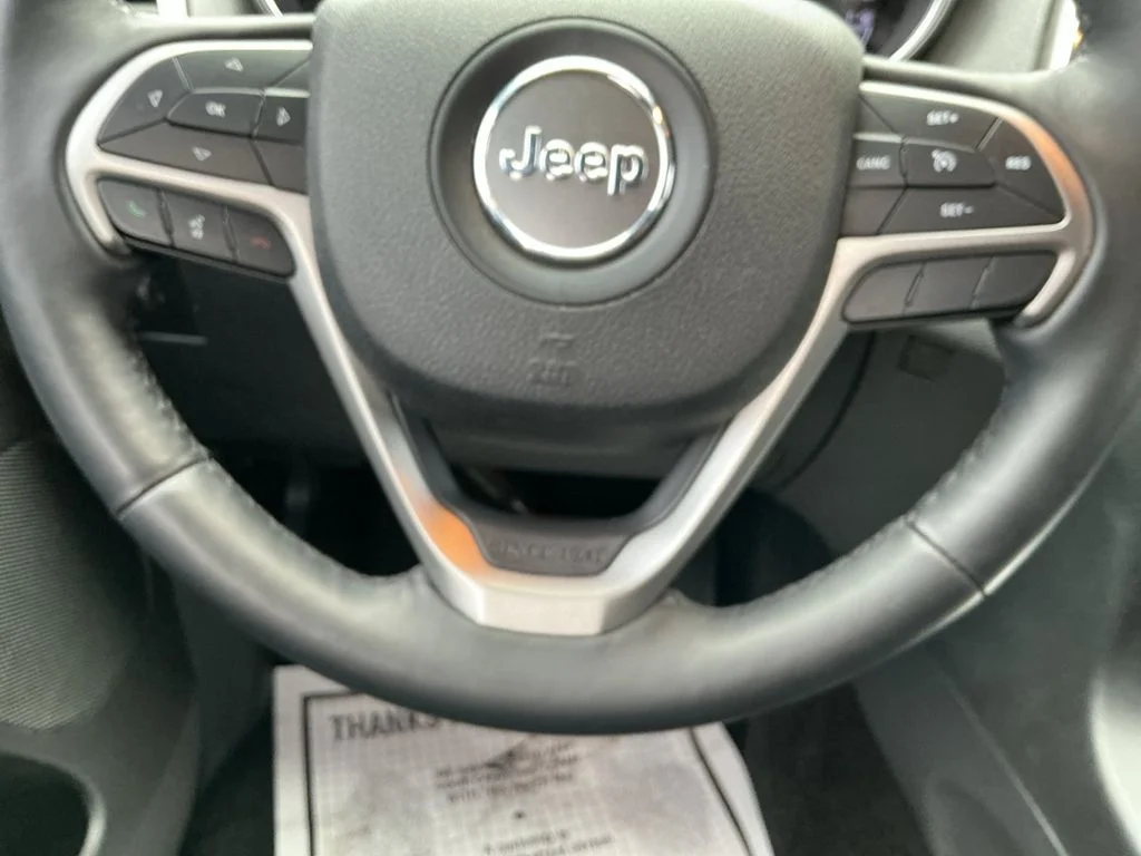 Used 2018 Silver Jeep Altitude image 19