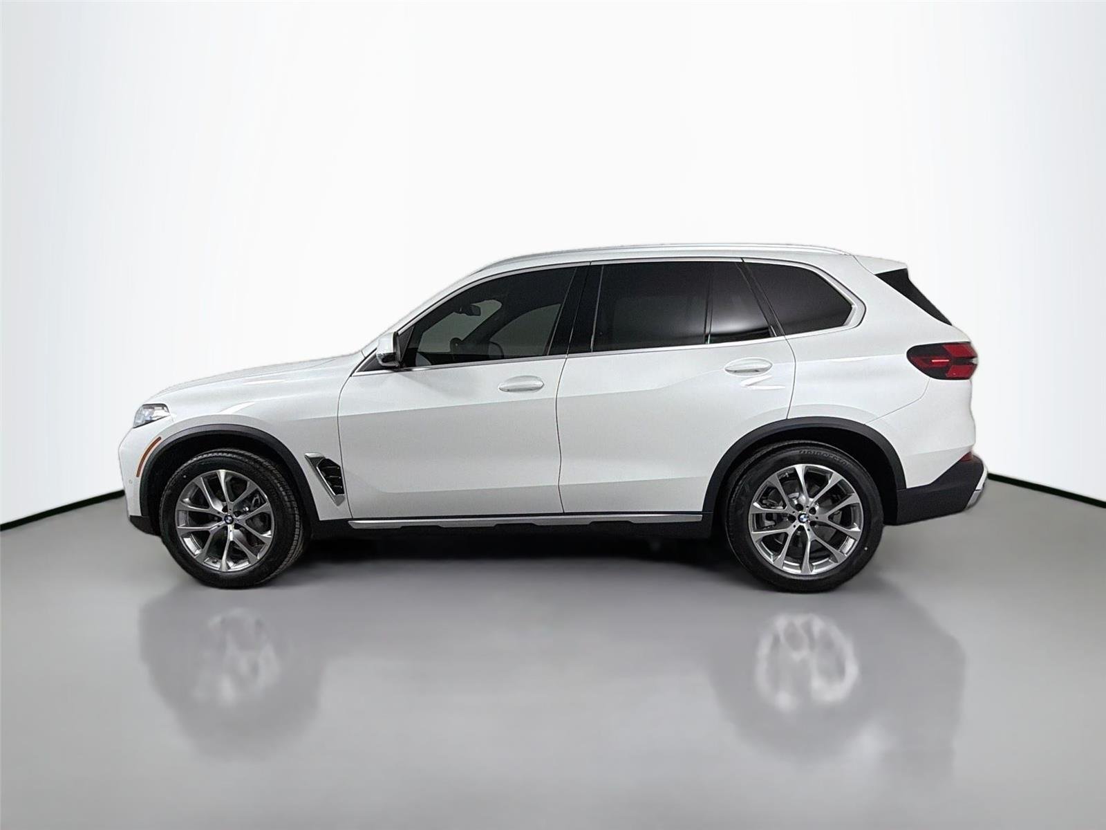 New 2026 Mineral White Metallic BMW xDrive40i image 8