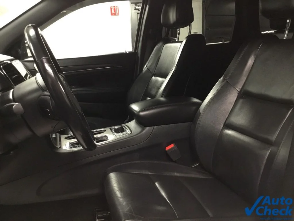 Used 2020 Gray Jeep Limited image 26