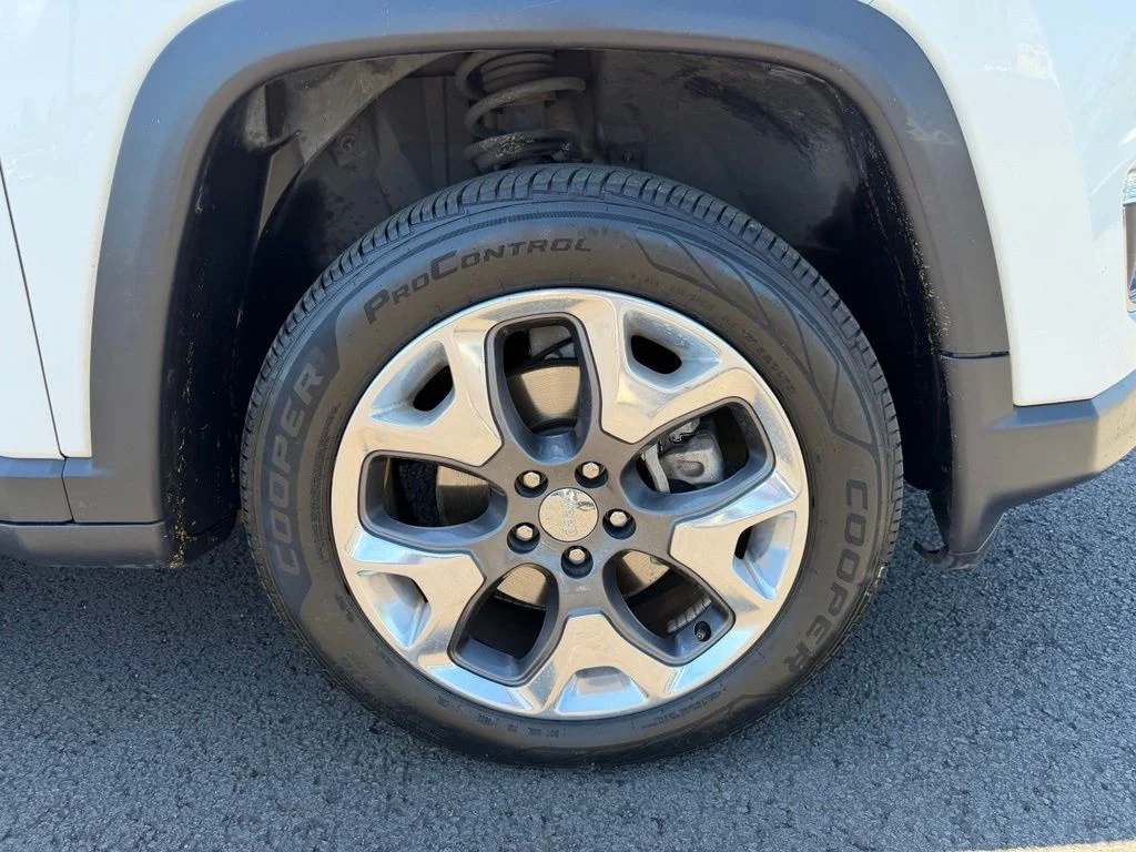 Used 2020 White Clearcoat Jeep Limited image 10