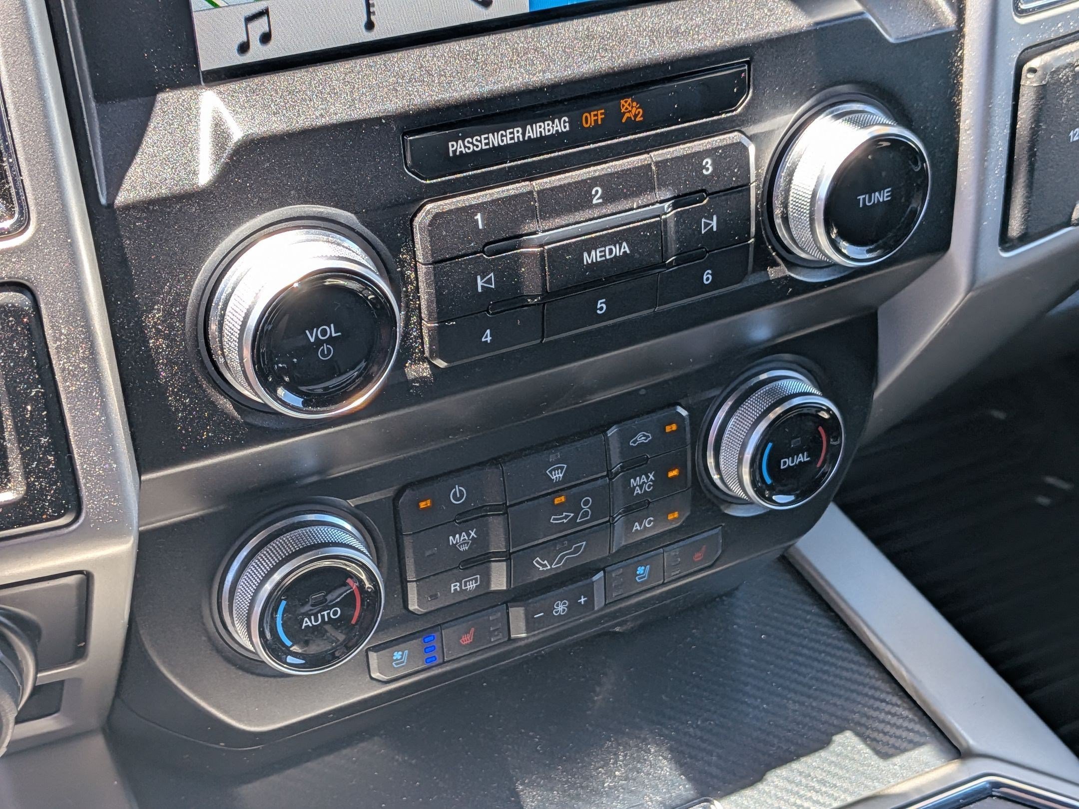 Used 2019 Ingot Silver Metallic Ford LARIAT image 22