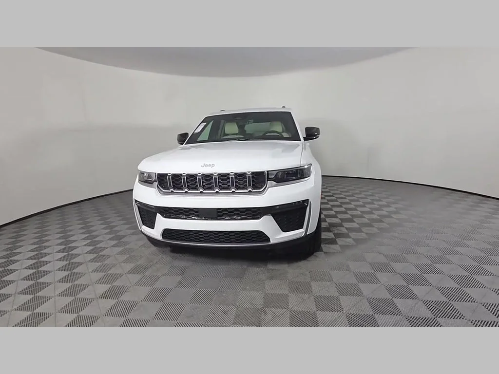 New 2026 Bright White Clear-Coat Exterior Paint Jeep Limited image 40