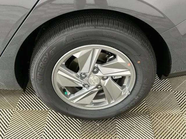 New 2026 Hyundai ELANTRA SE