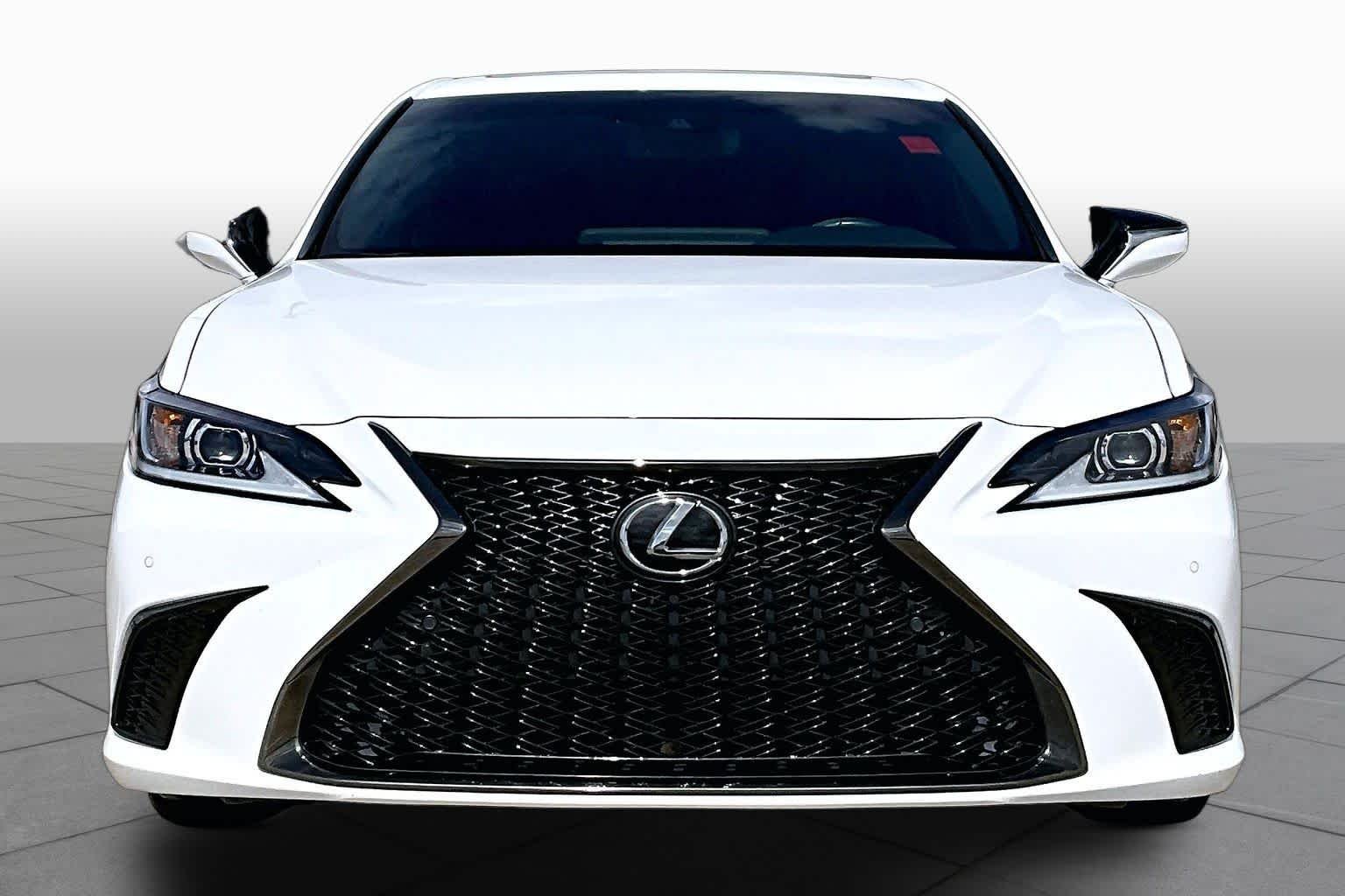 Used 2024 Ultra White Lexus F SPORT Handling image 4