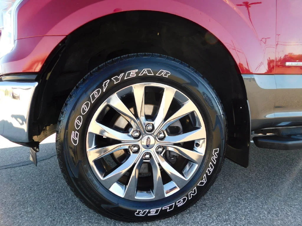 Used 2016 Ruby Red Metallic Tinted Clearcoat Ford XLT image 13