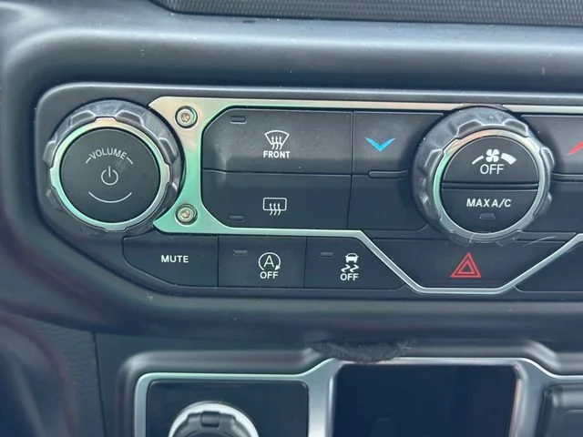 Certified Used 2022  Jeep Sport image 31