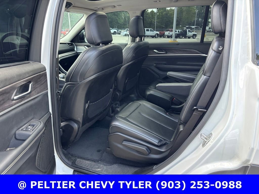 Used 2023  Jeep Limited image 19
