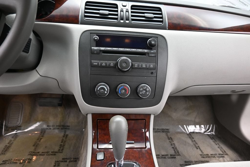 Used 2009 Quicksilver Metallic Buick CX image 16