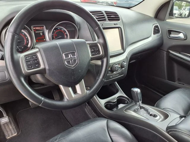 Used 2017 White Dodge Crossroad image 4