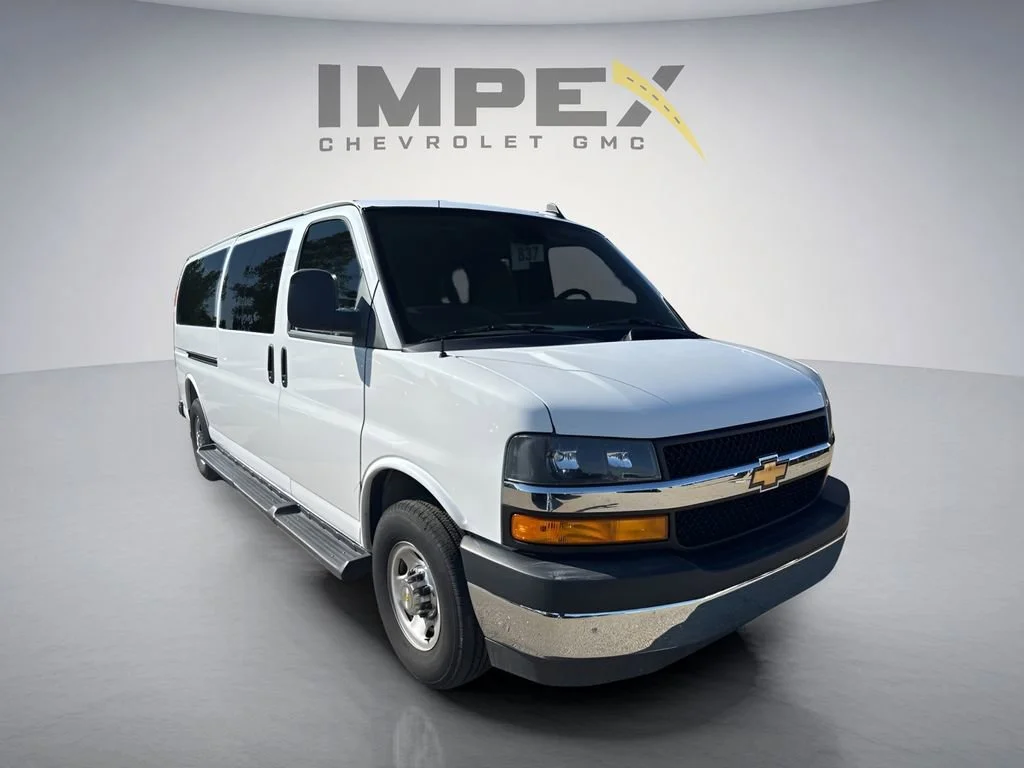 Used 2025 Summit White Chevrolet 1LT image 5