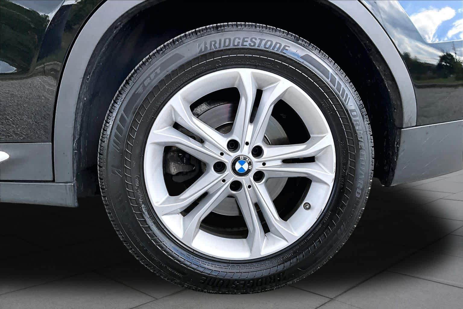 Used 2021 Jet Black BMW xDrive30i image 11
