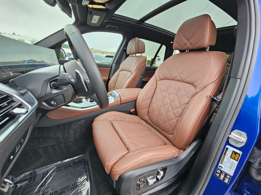 Used 2026 Marina Bay Blue Metallic BMW M60i image 18