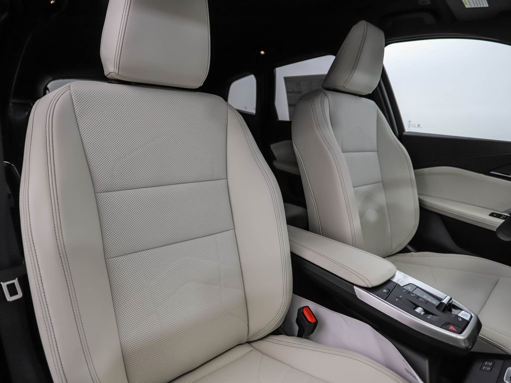 Used 2026 Silver Metallic BMW xDrive28i image 32