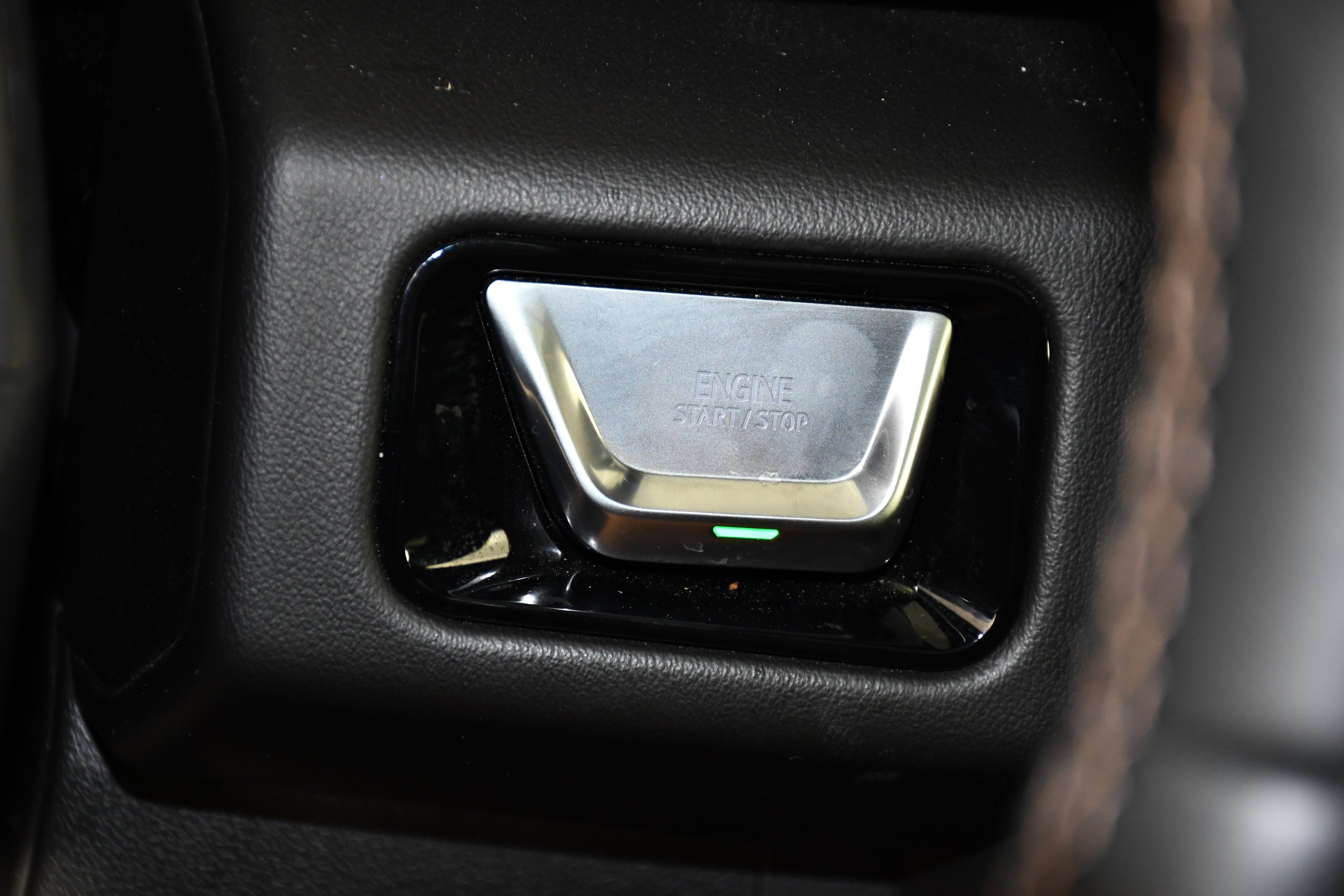 Used 2025 Summit White GMC AT4 image 26